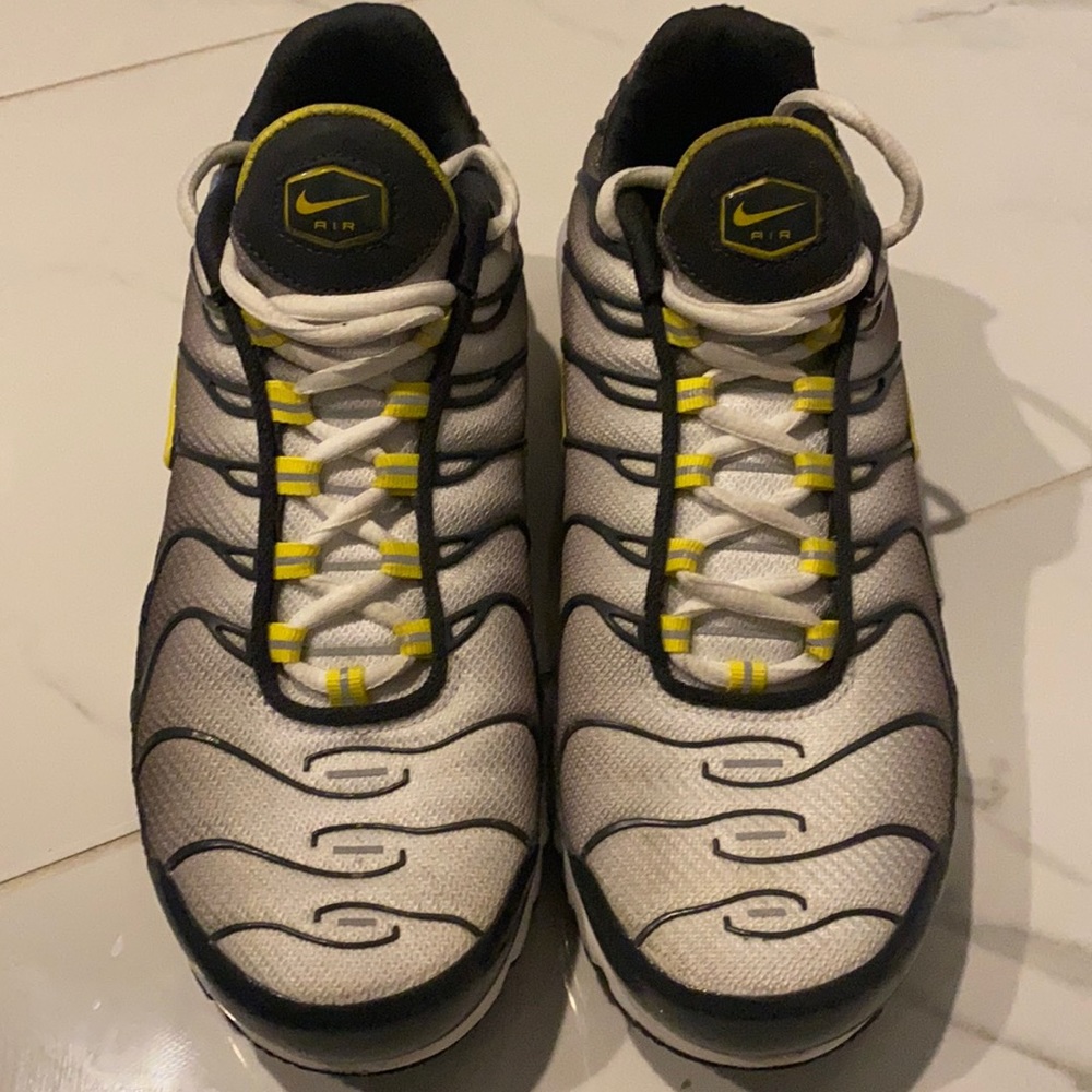 COPY - Nike AirMax plus bumblebee colorway
